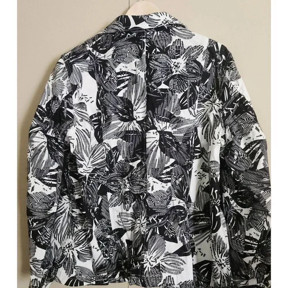 J5  Coldwater Creek Black and white floral jacket - Picture 9 of 15